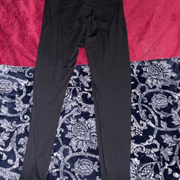 PINK Victoria's Secret Black Relay Leggings - Picture 2 of 6